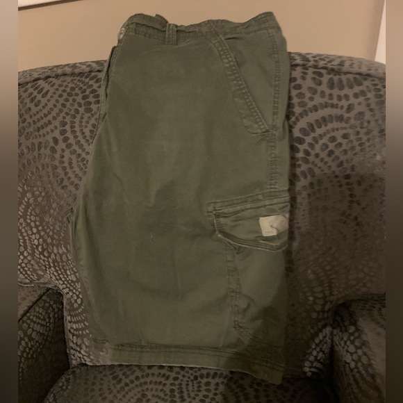 Union Bay Mens Cargo Shorts, Size 40 W, Great Condition - Picture 2 of 12